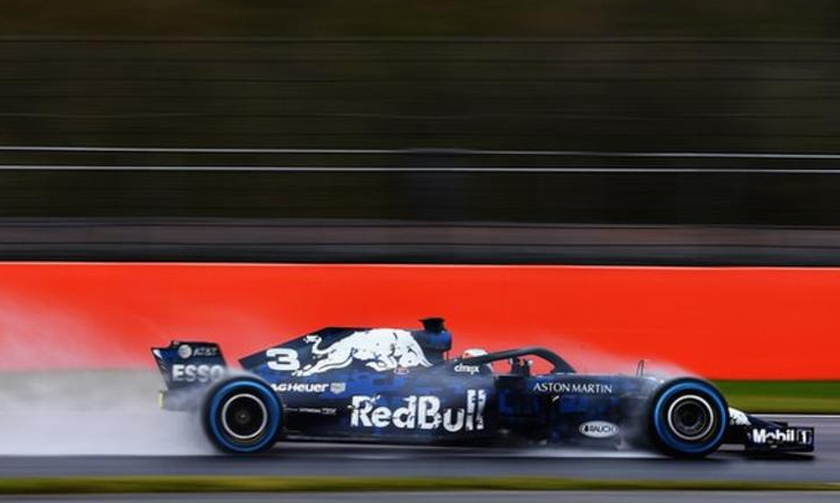 Έκανε… crash test ο Ρικιάρντο στο νέο μονοθέσιο της Red Bull