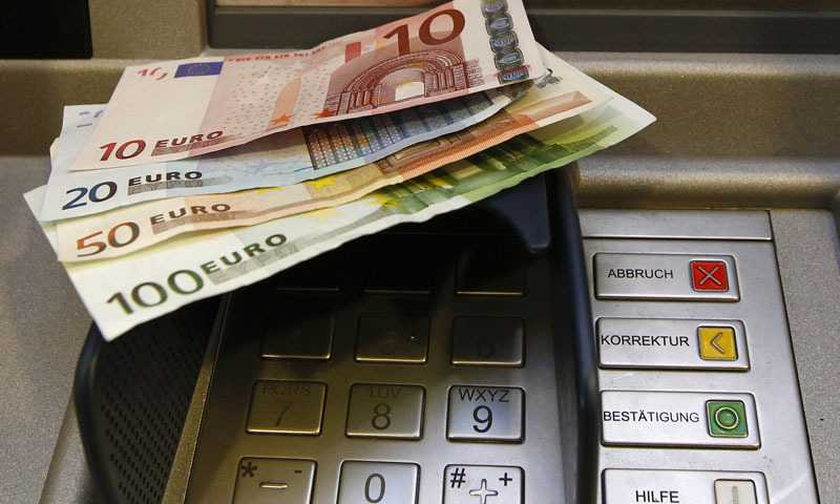 Στα 2.300 ευρώ τον μήνα από την 1η Μαρτίου η ανάληψη μετρητών