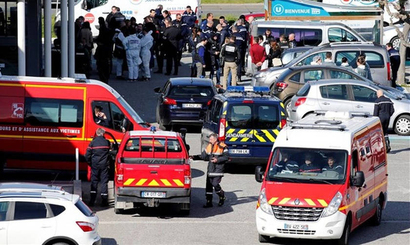 Γαλλία: Υπέκυψε στα τραύματά του ο αξιωματικός που πήρε τη θέση ομήρου