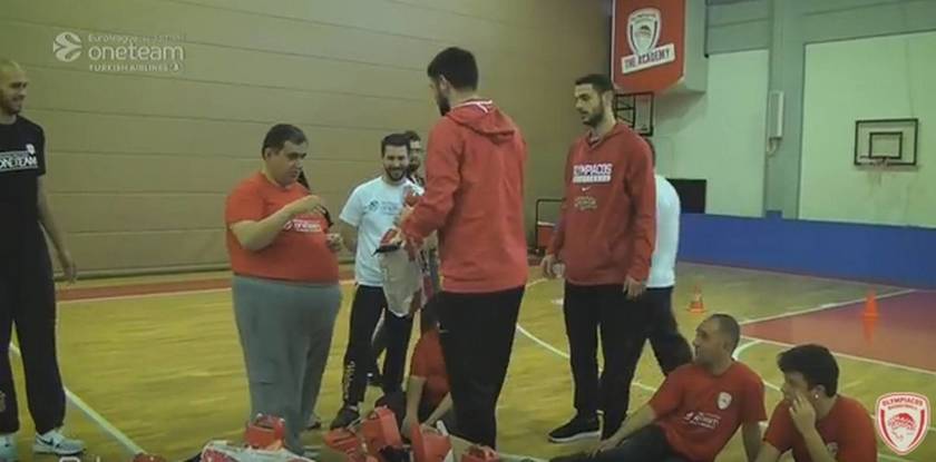 Με "Παπ" και δώρα η προπόνηση στο ΣΕΦ