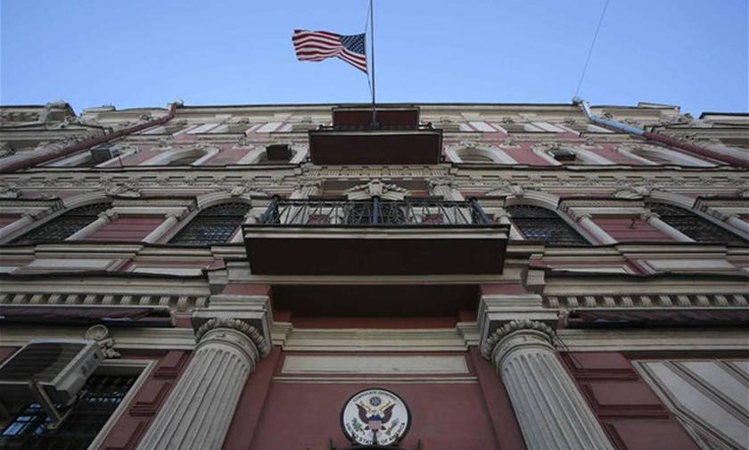 Ρωσικά αντίποινα με 60 απελάσεις από το προξενείο των ΗΠΑ στην Αγ. Πετρούπολη