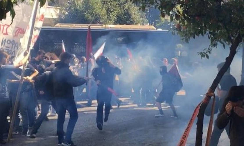 Ένταση έξω από το Μέγαρο Μαξίμου