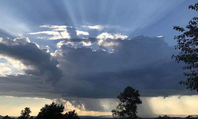 Κυριακή των Βαΐων με ζέστη, σκόνη και βροχές
