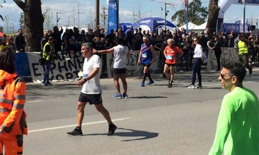 Ένταση μεταξύ οπαδών του ΠΑΟΚ και δρομέα με διακριτικά της ΑΕΚ