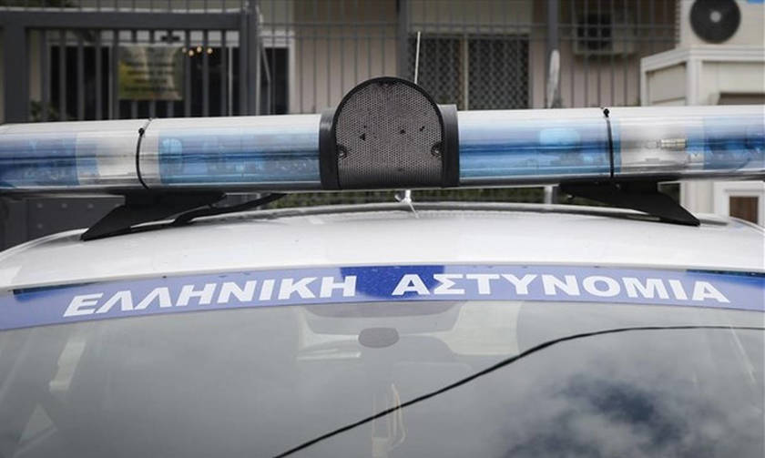 Πυροβολισμοί με δύο τραυματίες σε μπαρ στον Πειραιά τα ξημερώματα