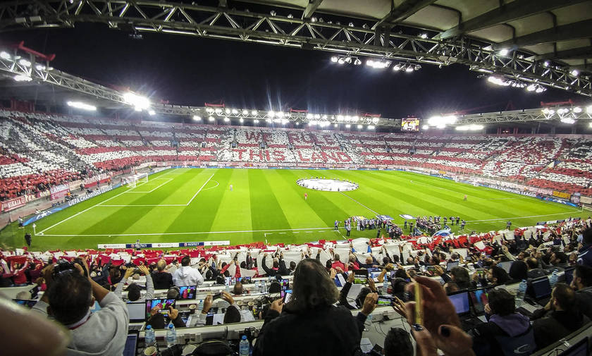 Όταν οι κερκίδες παίζουν μπάλα (vid)