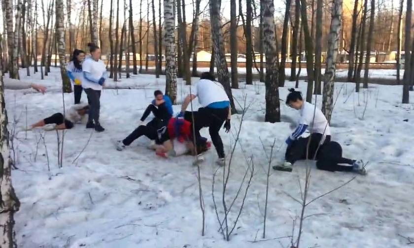 Χούλιγκαν γένους θηλυκού ετοιμάζουν... κόλαση στη Ρωσία (vid)