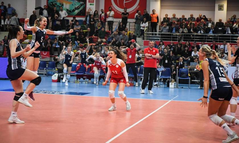 Έτσι σήκωσαν τα κορίτσια του Ολυμπιακού την κούπα (vid)