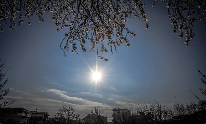 Μικρό καλοκαιράκι με σύννεφα, σκόνη και βροχές