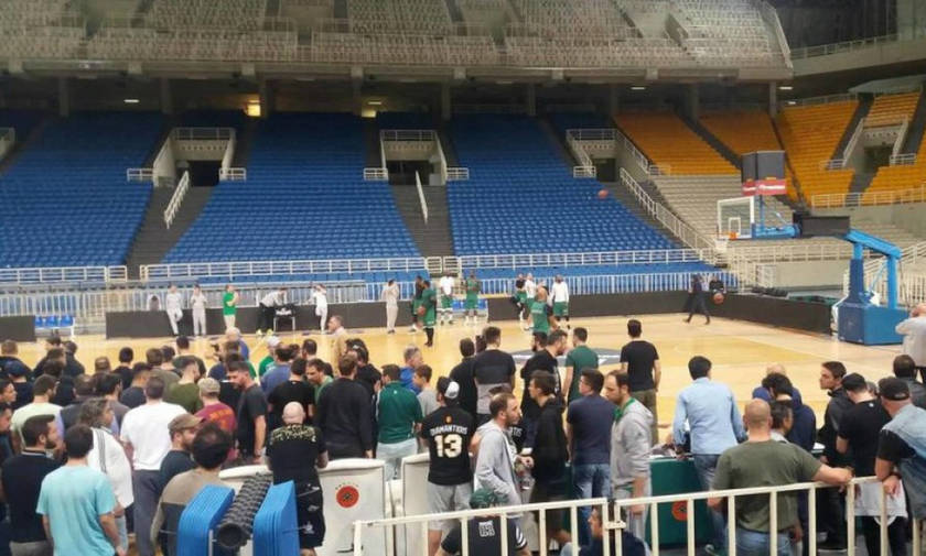 Ο κόσμος του Παναθηναϊκού στηρίζει την ομάδα