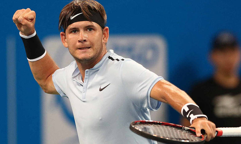 "Πλακώθηκαν" μέσα σε γήπεδο του τένις (vid)