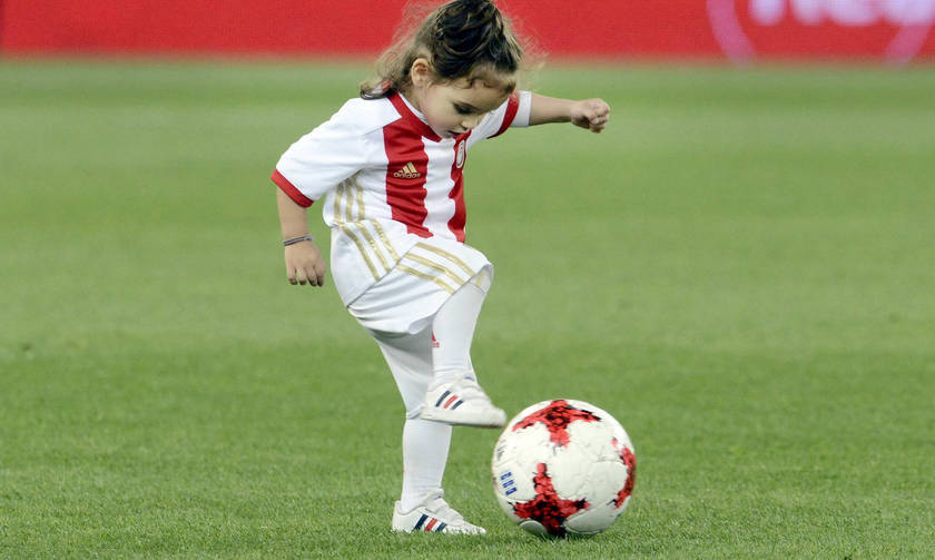 Η κόρη του Ταχτσίδη έκλεψε την παράσταση στο «Καραϊσκάκη»