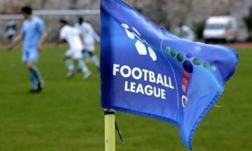 Football League: Μόνο ξύλο δεν έπεσε - έφυγε "τρέχοντας" ο Κατσουράνης!