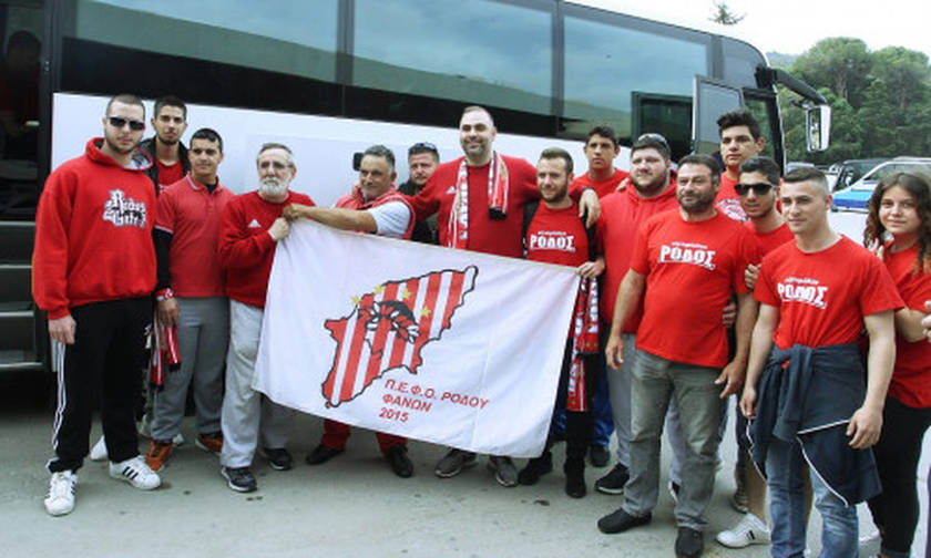 Η υποδοχή του Ολυμπιακού στη Ρόδο (vid)