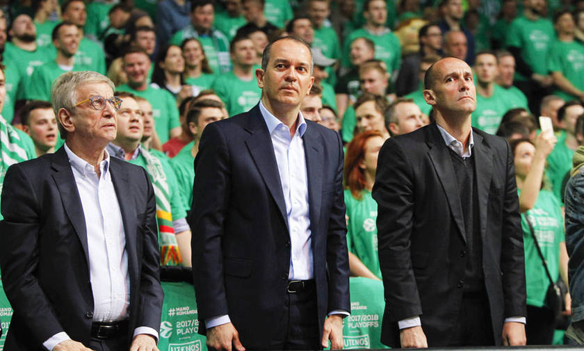 Δίπλα στην ομάδα οι Αγγελόπουλοι