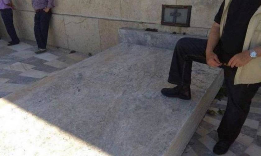 Ο διαδηλωτής που «πάτησε» τον Άγνωστο Στρατιώτη και προκαλεί σάλο (pic)