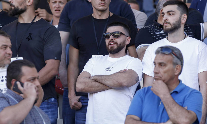 Ο Γιώργος Σαββίδης στην εξέδρα ανάμεσα σε οπαδούς του ΠΑΟΚ (pic)
