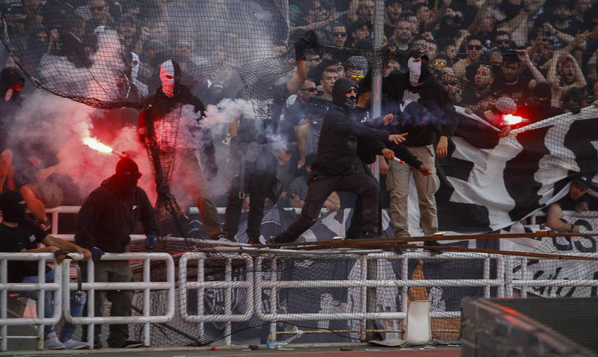 Πάτησαν και αγωνιστικό χώρο οι οπαδοί (pics)