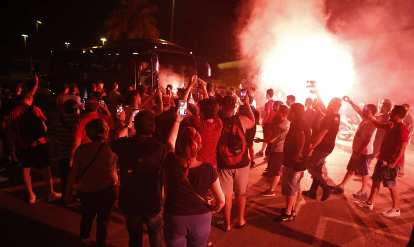 ΑΠΟΚΛΕΙΣΤΙΚΑ ΒΙΝΤΕΟ: Η υποδοχή του Ολυμπιακού από τον κόσμο