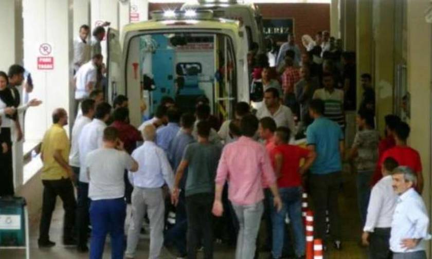 Σφαγή σε προεκλογική συγκέντρωση στην Τουρκία - Τρεις νεκροί, (pics-vid, σκληρές εικόνες)