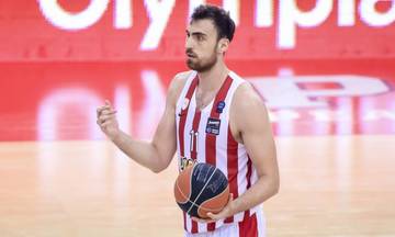 Πονάει στα γόνατα ο Μιλουτίνοβ, ανοιχτό για επέμβαση