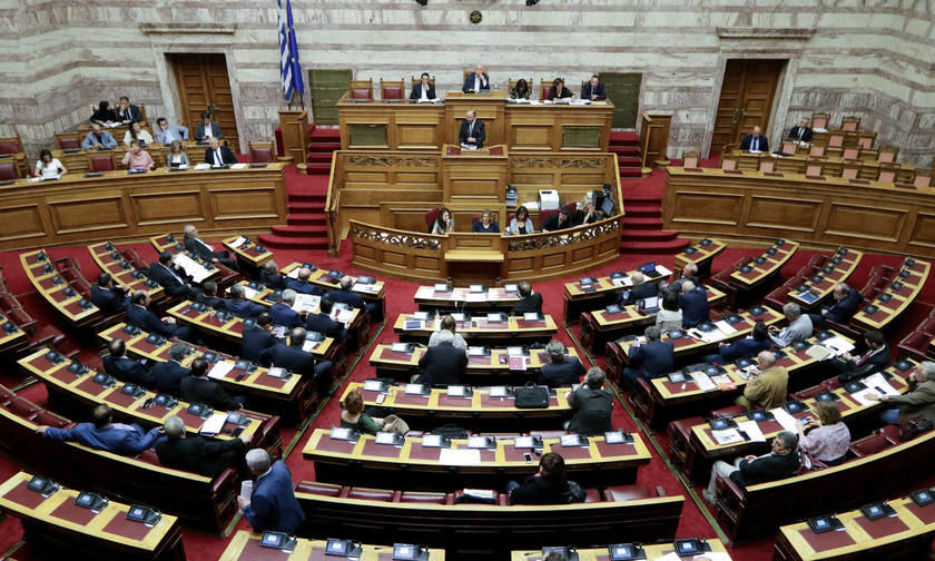 Στις 18:30 η ψηφοφορία για την πρόταση δυσπιστίας στη Βουλή