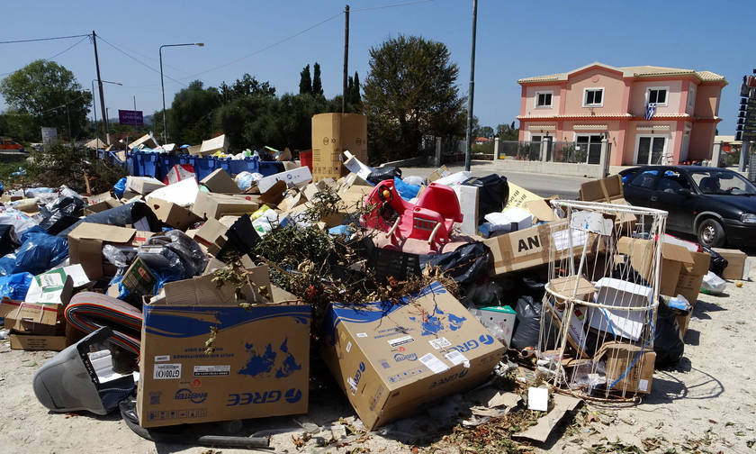 «Πνίγεται» στα σκουπίδια η Κέρκυρα