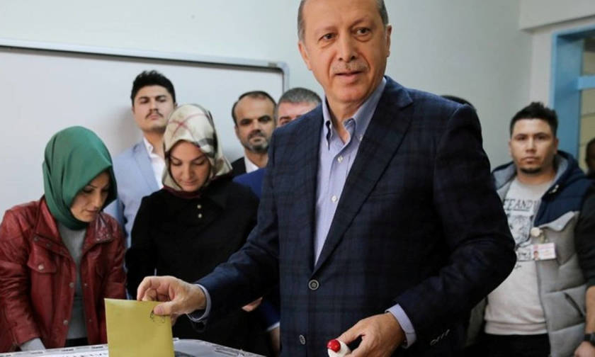 Εκλογές στην Τουρκία: Ο Ερντογάν παίρνει οριακή αυτοδυναμία
