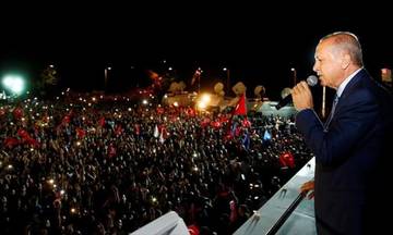 Τουρκία: Πανηγυρίζει ο Ερντογάν την επανεκλογή του στην προεδρία
