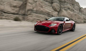 Aston Martin DBS Superleggera: Ελαφριά και με 725 ίππους 