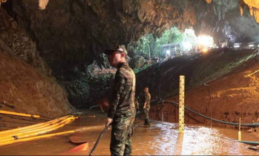 Ταϊλάνδη: Έξι παιδιά έχουν απεγκλωβιστεί