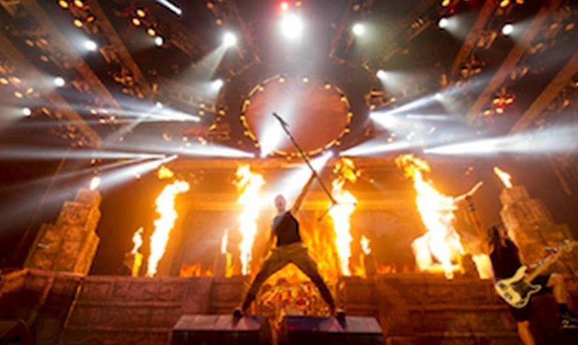 Κοσμοπλημμύρα στους Iron Maiden- Καθυστέρησε να αρχίσει η συναυλία (vid)