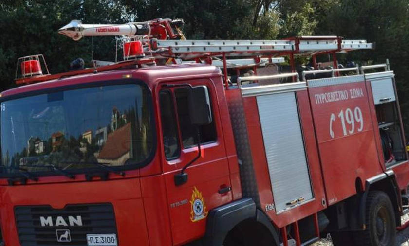 Εκκενώθηκαν κατασκηνώσεις από τη φωτιά στην Πεντέλη - Κατευθύνεται στο Ν. Βουτζά