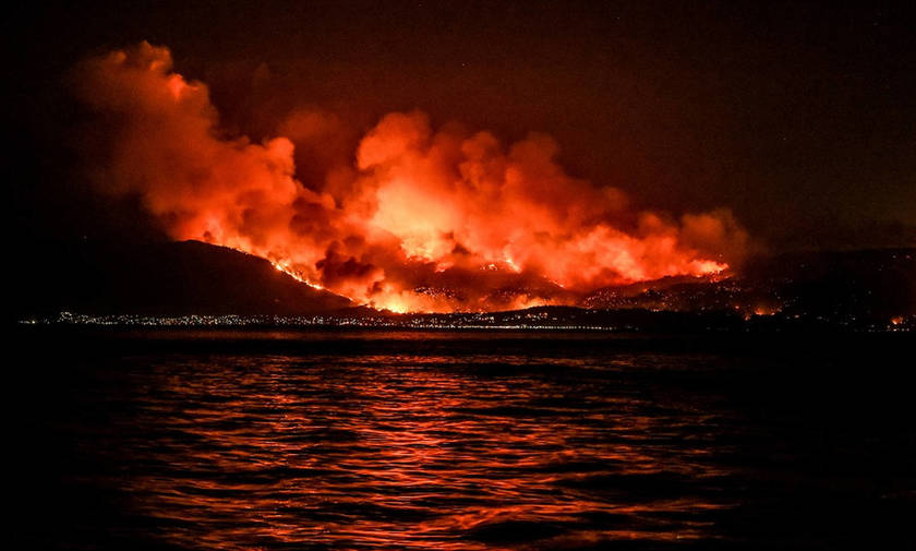 Συγκλονιστικές σκηνές διάσωσης στο Μάτι Αττικής (vid)