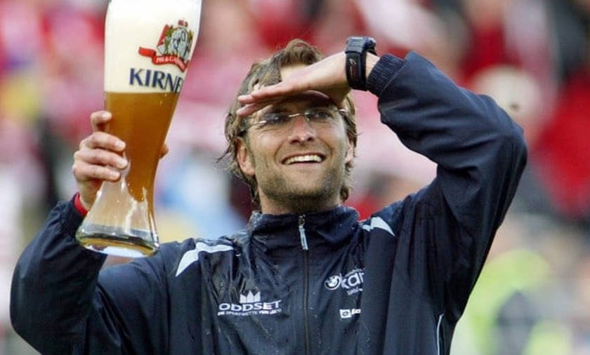 O Kλοπ τραγούδησε σε παμπ με φίλους της Λίβερπουλ (vid)