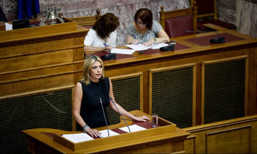 Επίθεση Άννας Καραμανλή σε Βασιλειάδη για παχυλούς μισθούς στην ΕΠΟ