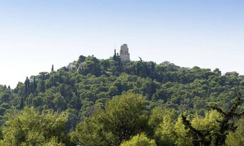 Αιματηρή ληστεία στου Φιλοπάππου: Σκότωσαν 25χρονο μπροστά στα μάτια της φίλης του