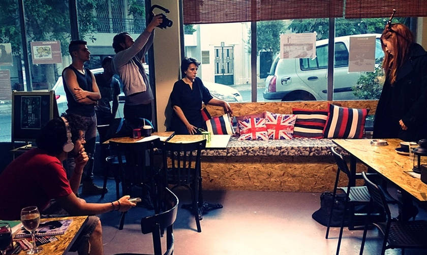 Τεράστιος μαύρος/η Dong
