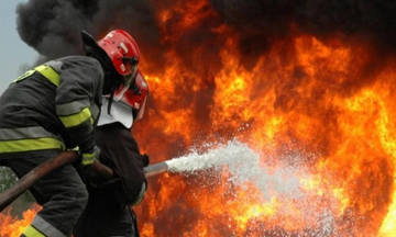 Μαίνεται η φωτιά στην Ηλεία- Δύσκολο βράδυ για τους πυροσβέστες