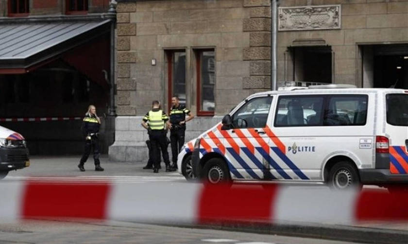 «Τρομοκρατική» η επίθεση στον σιδηροδρομικό σταθμό του Άμστερνταμ
