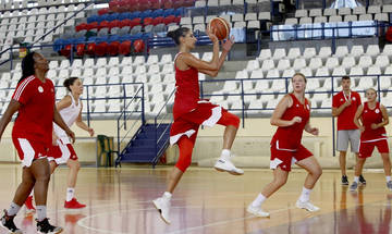  Πρώτη προπόνηση για τις μπασκετμπολίστριες του Ολυμπιακού (pics)