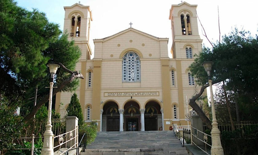 Εισβολή 20 - 30 ατόμων σε εκκλησία στο κέντρο της Αθήνας