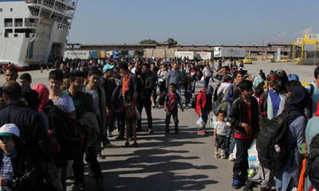 Στο λιμάνι του Πειραιά 462 πρόσφυγες από τη Μόρια 