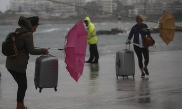 Σε ισχύ το απαγορευτικό απόπλου από Πειραιά, Ραφήνα, Λαύριο