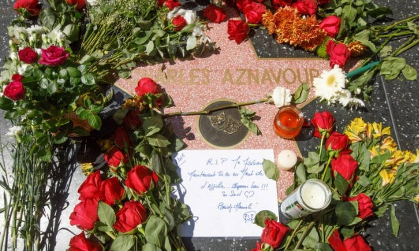 Καλλιτέχνες και φίλοι αποχαιρετούν τον Σαρλ Αζναβούρ