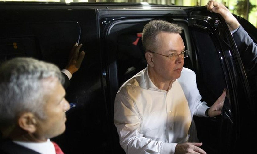 Στη Γερμανία το αεροσκάφος με τον πάστορα Μπράνσον