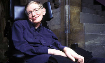 Ο Stephen Hawking «έφυγε», αλλά συνεχίζει να μιλά με τα έργα του