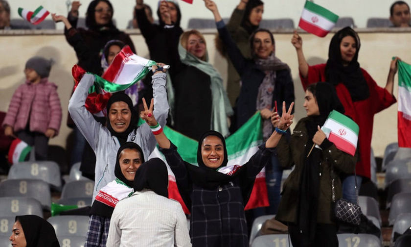 Επανάσταση στο Ιράν: Άνοιξαν το γήπεδο για τις γυναίκες!