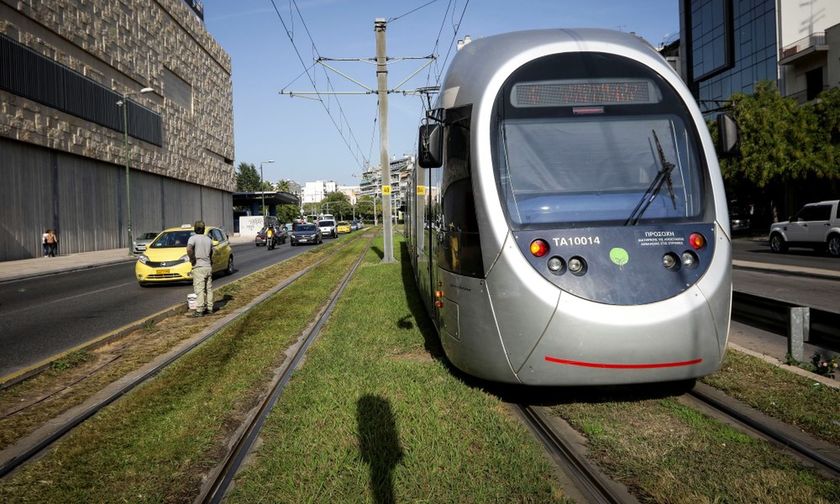 Επικίνδυνα παιχνίδια με τη διαβρωμένη πλάκα του Ιλισού. Το τραμ και η σιωπή λόγω Ολυμπιακών