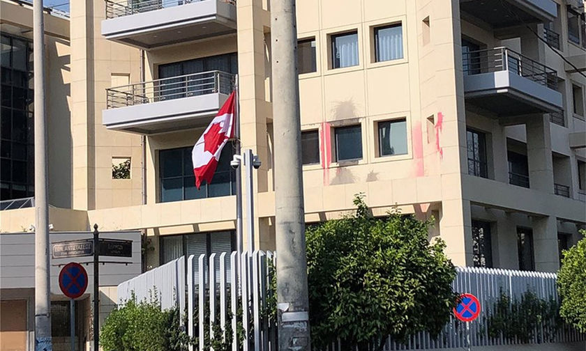 Δείτε το βίντεο της επίθεσης του Ρουβίκωνα στην πρεσβεία του Καναδά